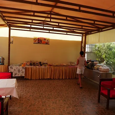 Otel Longhouse 2*