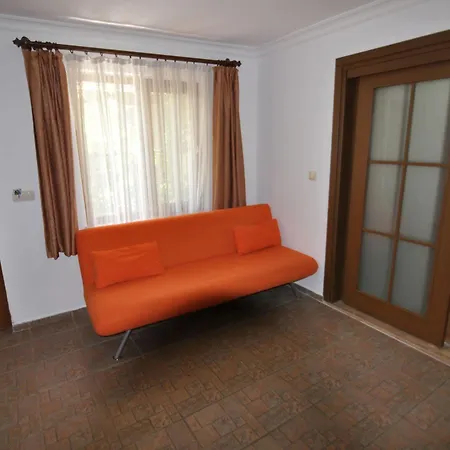 Longhouse Otel 2*