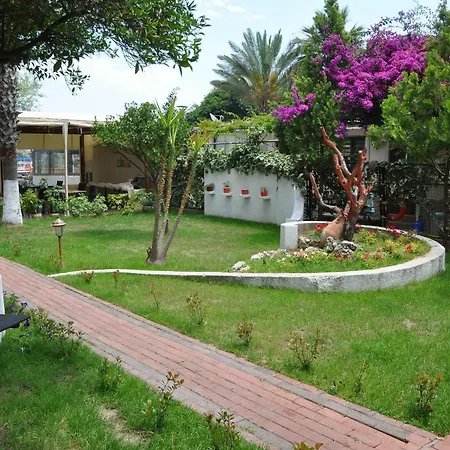 Longhouse Hotel 2*